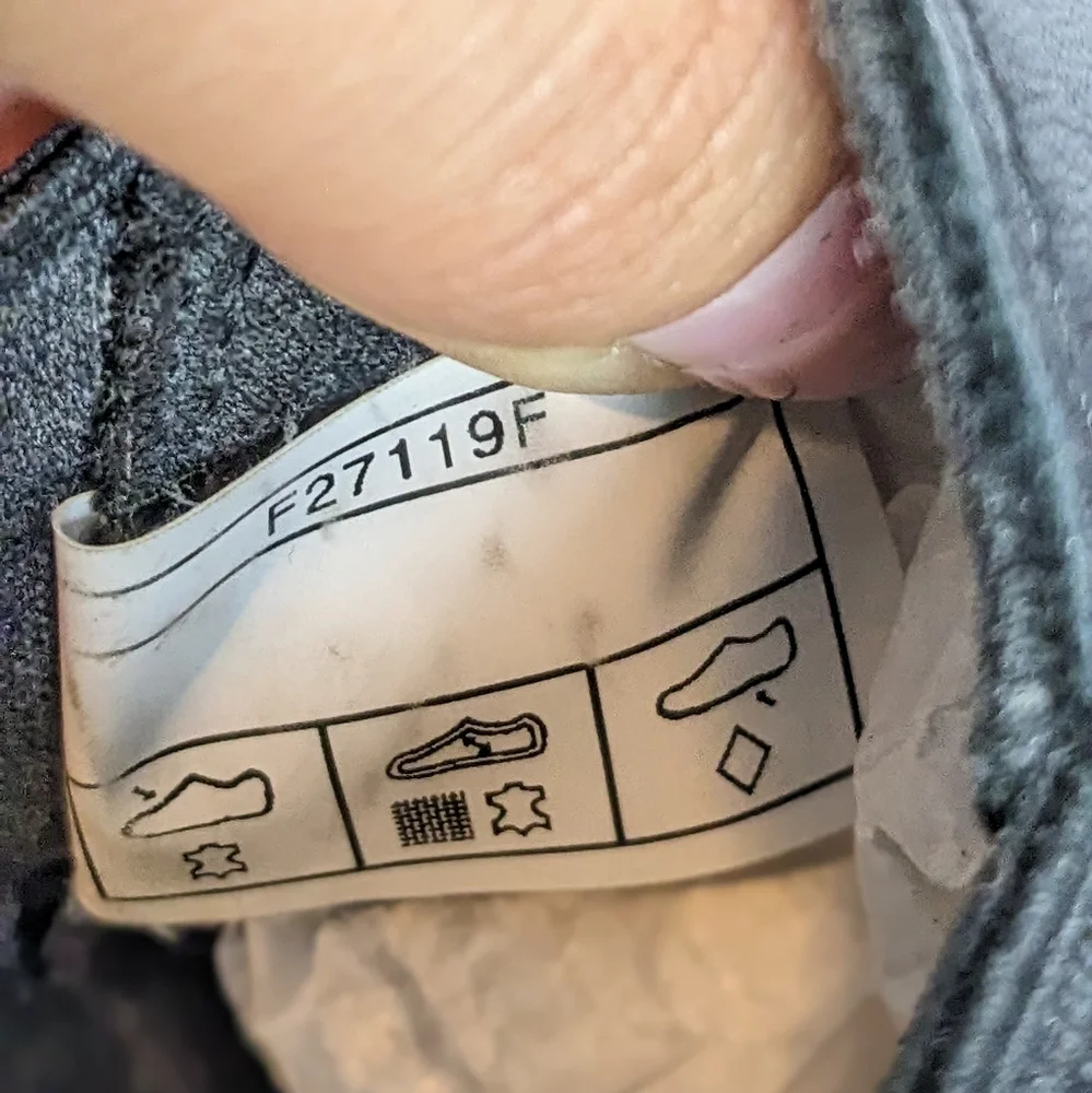 Ugg leather slidders - Picture 9 of 16